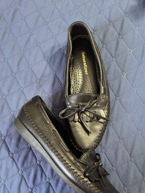 Naturalizer Black Leather Bow-Detailed Moccasins